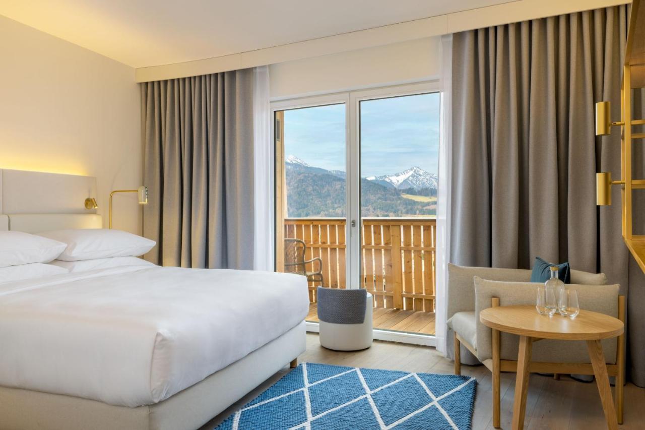 Caro Selig Deluxe King Room Lake View,1480607711:JPEG